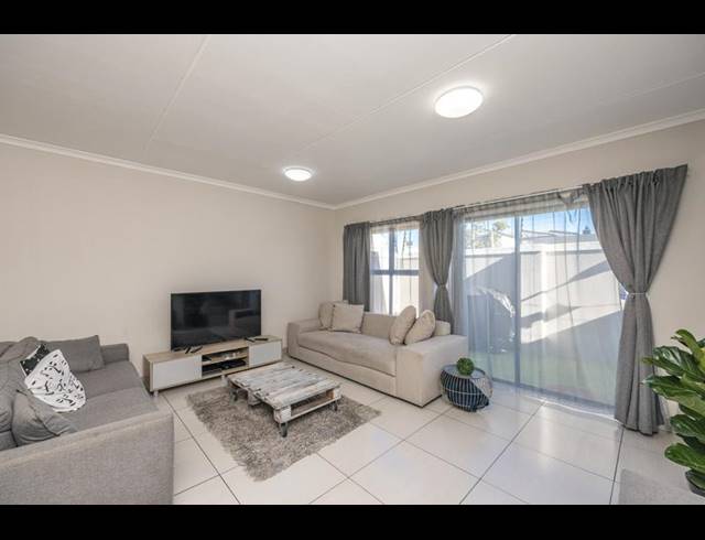 3 BEDROOM TOWNHOUSE FOR SALE IN PARKLANDS NORTH